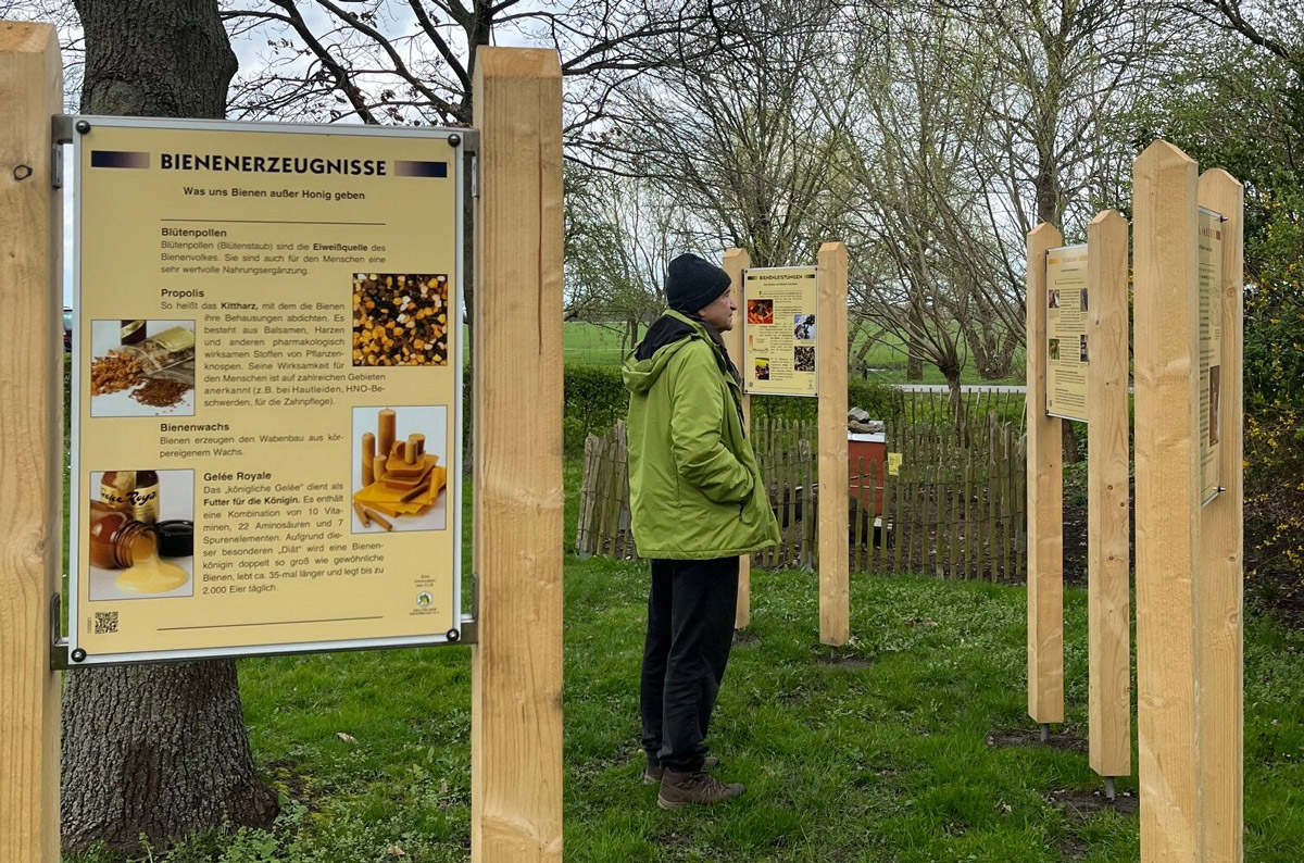 Das Foto zeigt den Bienennaturlehrpfad Konau.